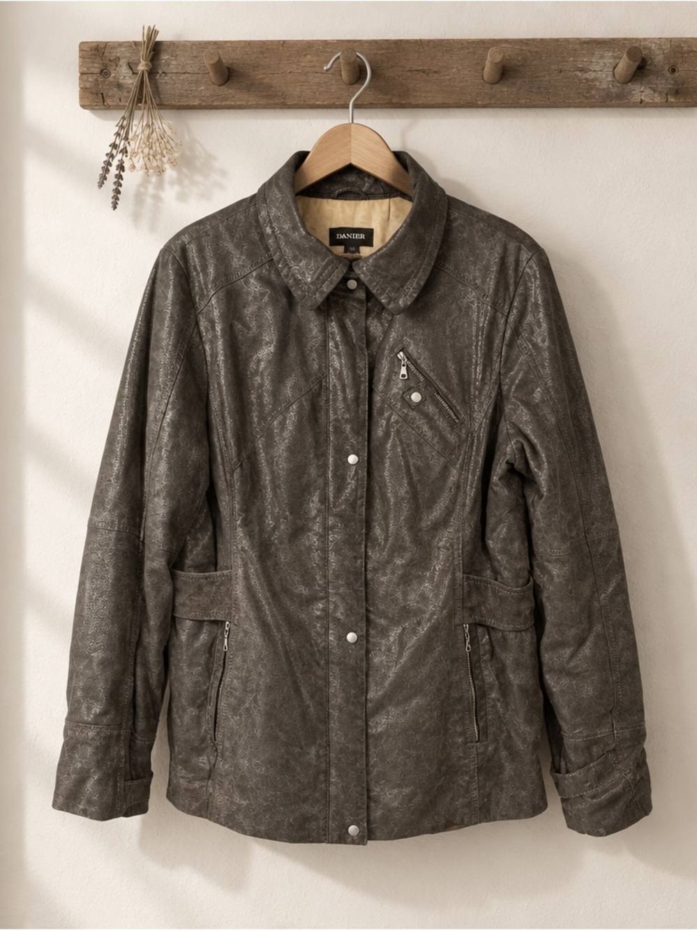 Danier Brown real genuine Leather Snap-Front Jacket with Love Horse inside